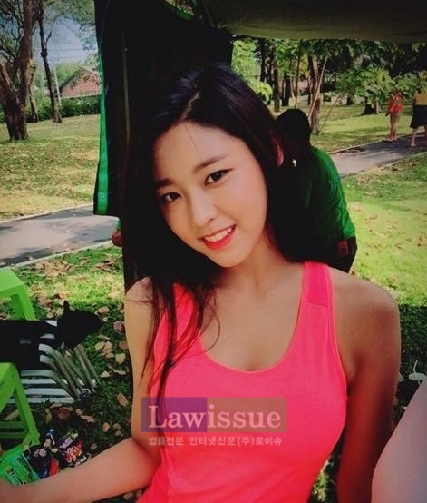 설현, '이국적 분위기 뒤로한 채...핑크색 민소매 핑크핑크'