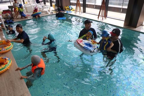 작년8월 차바이오컴플렉스 풀사이드에서 열린 패밀리데이 행사 모습(사진= 차병원제공)