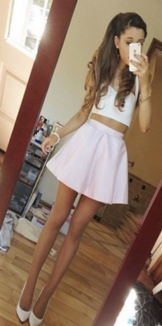 초미니스커트 잘록허리...아리아나 그란데, 부러질 듯 11자 라인