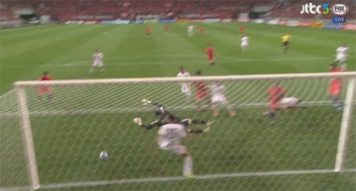 '오히려 찬물 끼얹는...김영권, 열광했던 민심에 말말말'