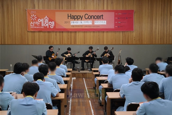 문화공연을 펼치고 있다.
