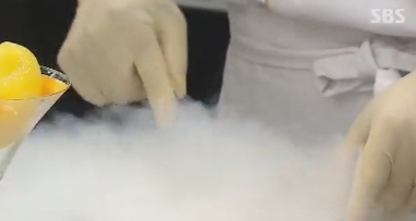 또 논란의 중심 속으로...'용가리 과자', 위로가 역효과였나?