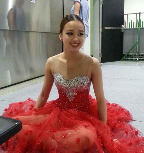 손연재, 레드 무대의상...부러질 듯 쇄골 '화사한 미모'