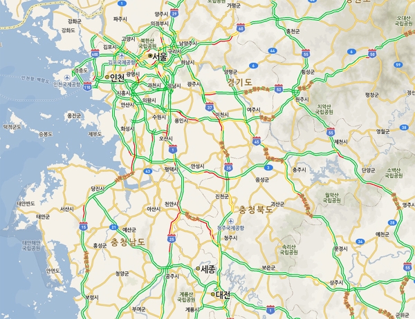 통행료 면제 동시에...고속도로 정체 '느릿느릿 가다서다 거북이 걸음'