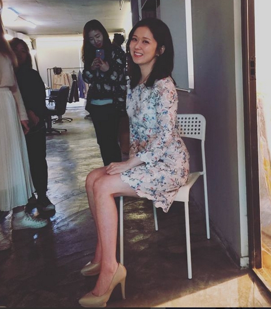 장나라, '나이를 잊은 뱀파이머 미모...부러질 듯 다리라인'