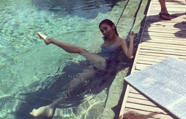 손담비, '쭏 뻗은 고속도로 라인...물 속에서 선보인 발차기'