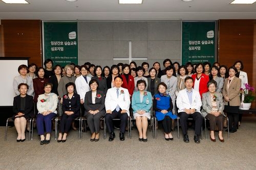임상간호 실습교육 심포지엄 개최 기념촬영(사진=이대목동병원)
