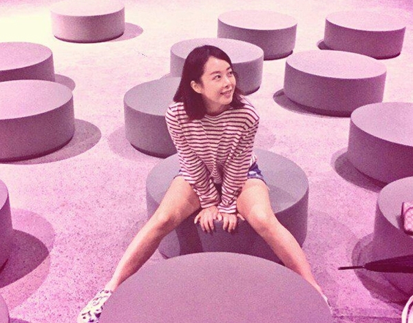 신지수, '그냥 앉아 있기만 했는데....부러질 듯 쭉 뻗은 고속도로 라인'