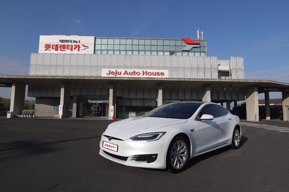 테슬라 모델S 90D.(사진=롯데렌터카)