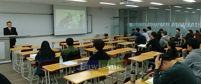 전헌두 항만경찰대장이 특강을 하고 있다.