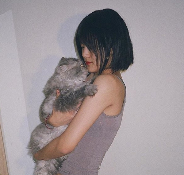 민서, 민소매 상의...시크한 단발머리 '부러질 듯 여리여리 옆라인'