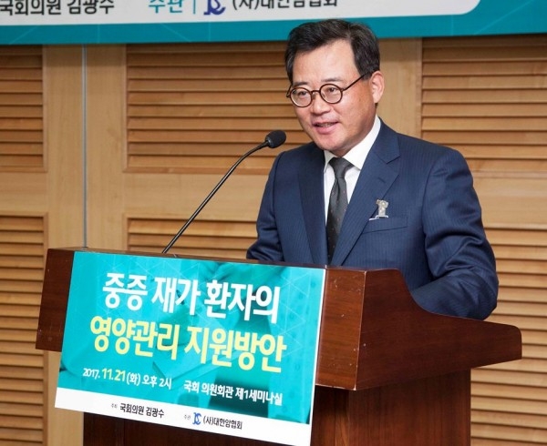 중증 재가 환자의 영양 관리 지원 방안에 대한 정책토론회에서 노동영 대한암협회 회장 (사진=대한암협회)