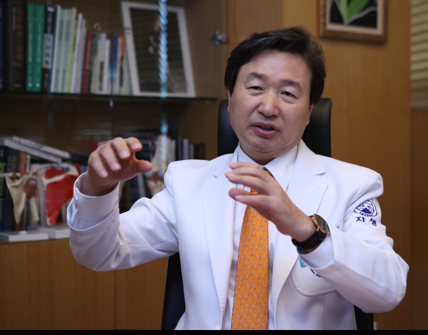 신준식 대한한방병원협회장은 이미 입증된 한약의 안전성과 유효성을 알릴 수 있는 논의들이 지속적으로 이뤄져야 한다고 밝혔다.