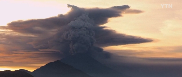'발리 아궁 화산' 분화 심상치 않은 기운...54년 전 악몽 되풀이 할라