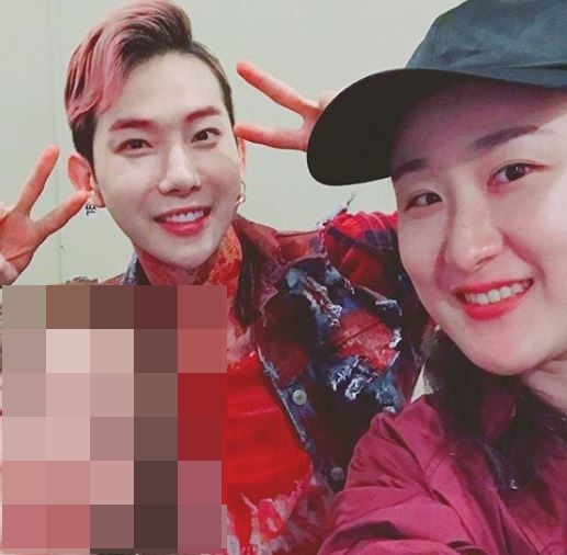 선우정아, 조권과 함께한 사진 보니 '수수해'..."이블데드 관람하며 감명받았다"