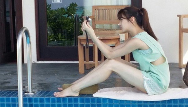 강소라, '머리 질끈 묶은 뒤...부러질 듯 고속도로 다리라인'