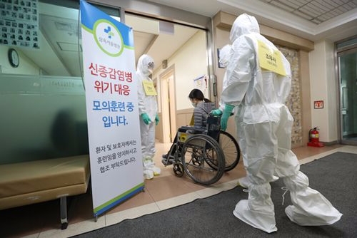 삼육서울병원 감염병 모의훈련-격리외래이송(사진=삼육서울병원)