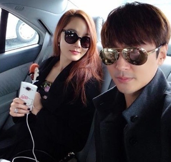 채림, 차안에서 선글라스 끼고...남편과 달달하면서 시크한 일상