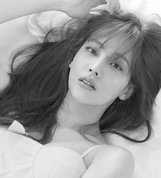 '헝클어진 머리 속 우수에 찬 눈빛' 오연서, 가녀린 쇄골라인 뽐내...그저 감탄만