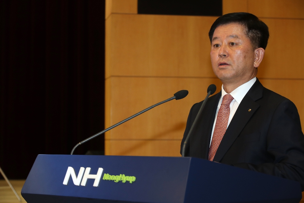 28일 개최된 서울 중구 농협중앙회 대강당에서 개최된 농협중앙회 임시 대의원회에서 소성모 상호금융대표이사가 소견 발표를 하고 있다. 