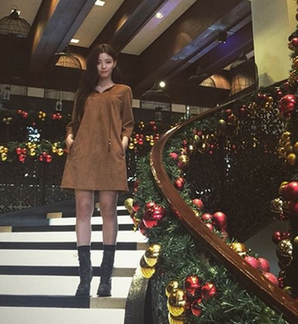 김유정, 앙상하게 마른...우월한 고속도로 부러질 듯 다리라인