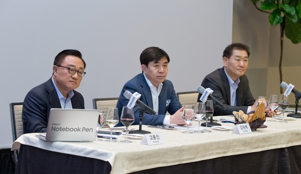좌측부터 삼성전자 IM부문장 고동진 사장, CE부문장 김현석 사장, 영상디스플레이사업부장 한종희 사장 (사진=삼성전자)