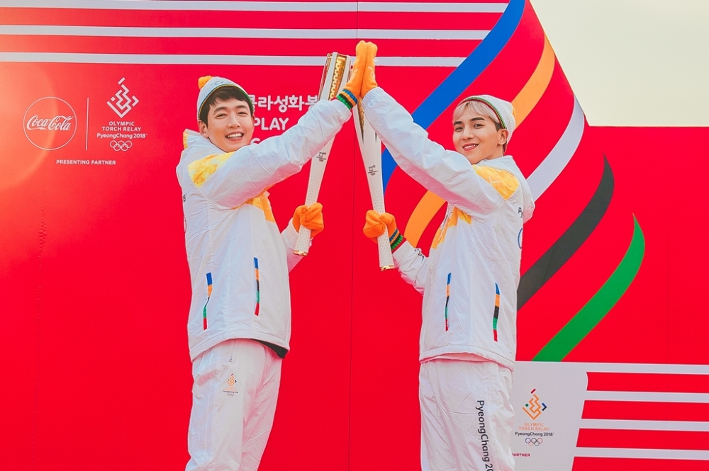 송민호와 정경호. (사진=코카-콜라)