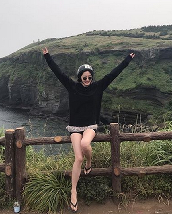 김새롬, '양팔벌려 기쁨 만끽...부러질 듯 고속도로 다리라인'