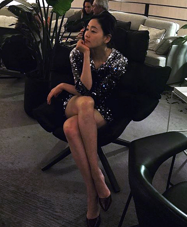 박진희, '반짝이 의상...단아함 속 우월한 고속도로 다리라인'