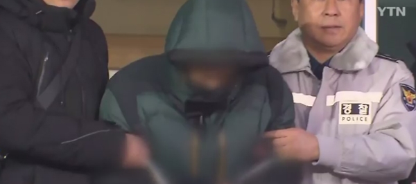 종로 여관 방화범 검찰 송치, '쏟아지는 질문에 묵묵부답'...들끊은 여론