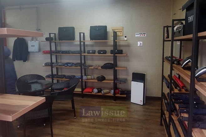 위조 액세서리류가 비치된 경기도 고양 상담사무실.(사진=부산지방경찰청)