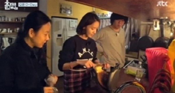 윤아 와플기계, 한 방에 여심들에게 통했네...벌써부터 쏠리는 이목