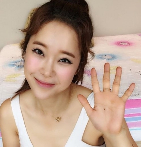 백지영, '주춤하게 하는 가정사에도...팬들의 기다림 기대 저버리지 않는다'