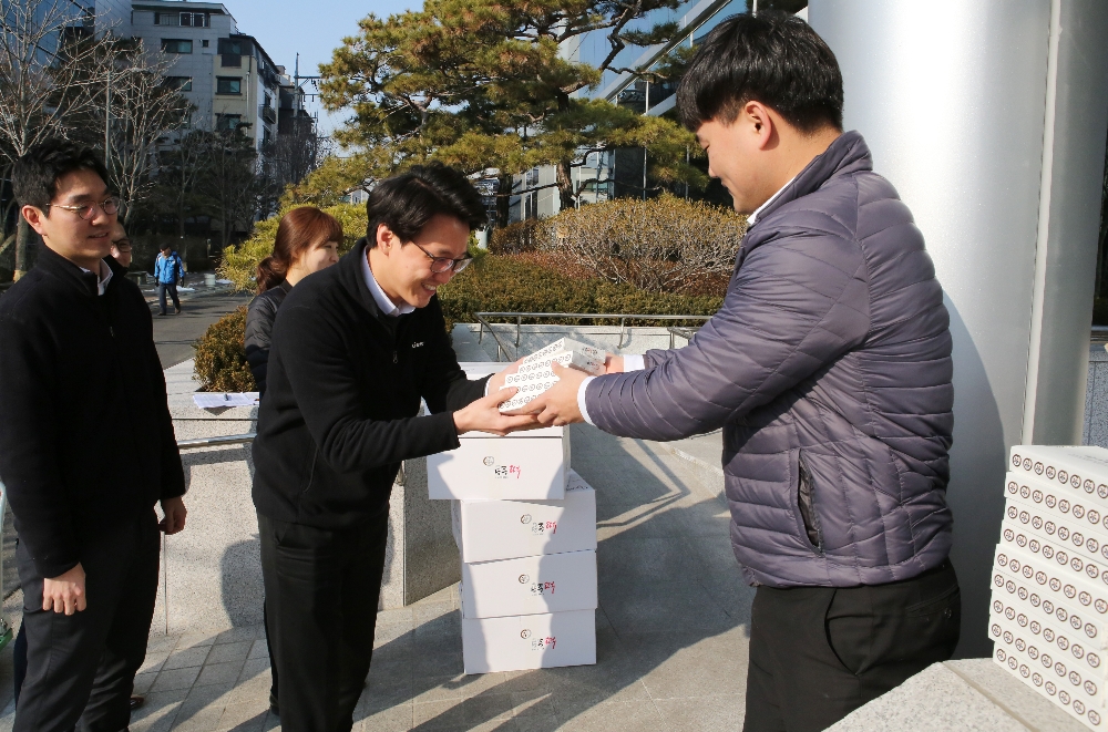 설 맞아 임직원에 떡 선물 나눔 (사진=동아쏘시오홀딩스)