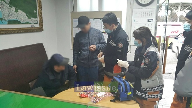 산속에서 길을 잃은 치매노인 구조 가족인계.(부산해운대서)