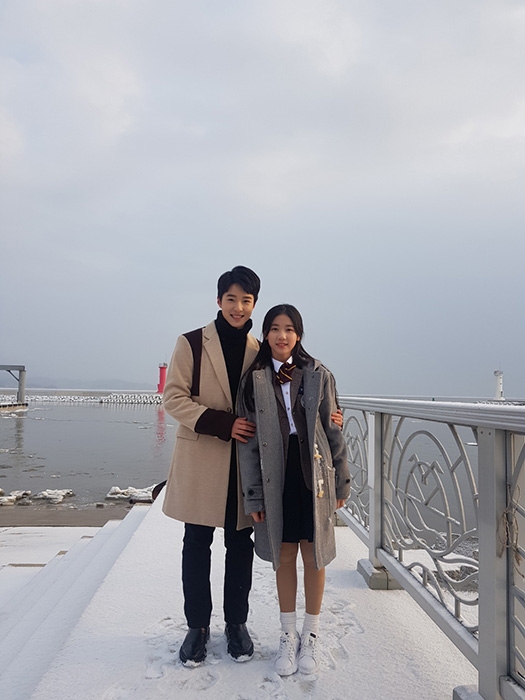 이레, ‘라디오 로맨스’ 비하인드 컷 공개…남다름과 함께 훈훈 아역 커플샷