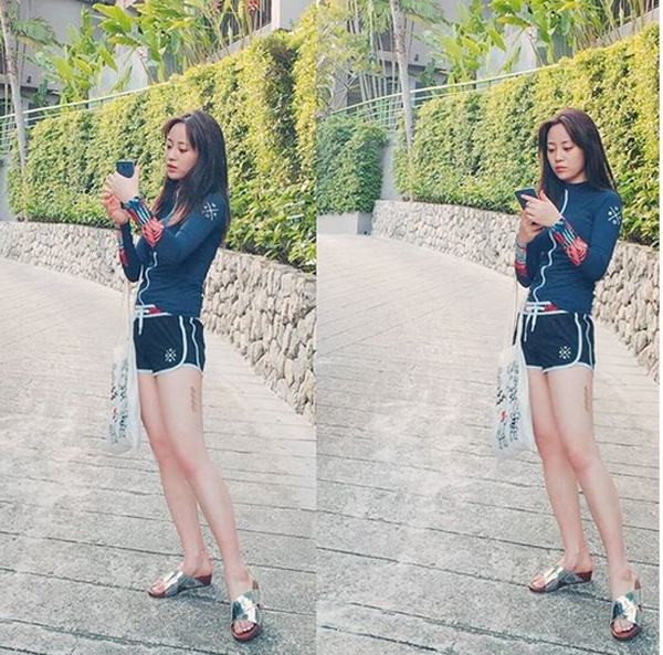 허영지, 긴머리 늘어뜨린 채....부러질듯 고속도로급 라인