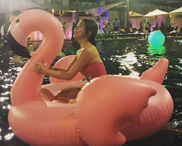 신다은, '한밤중 튜브타고. 즐거움 만끽..부러질 듯 앙상한'