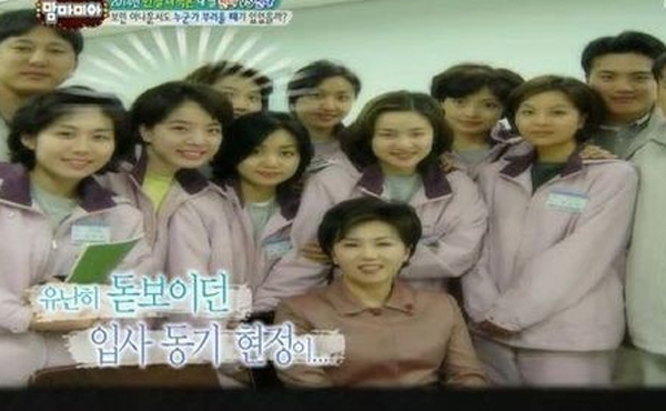 노현정, '수년전 단체사진 속....유독 빛나는 앳된모습'