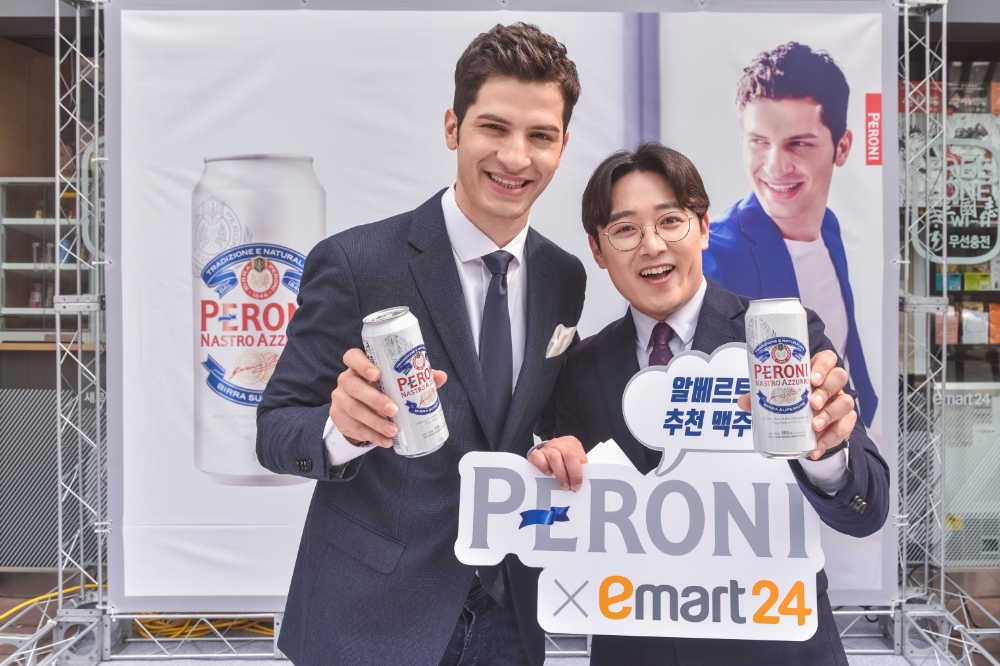 페로니, 방송인 알베르토 몬디 사인회 진행