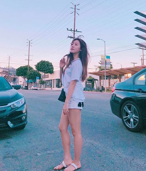 에이핑크 김남주, 헝클어진 머리 수수함 속....부러질 듯 고속도로 라인