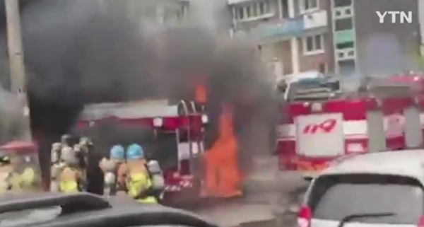 인천 화재, 소방차도 삼켰다....가좌동 상공도 뒤덮은 급박한 상황