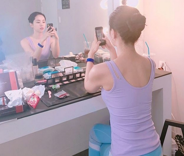 한채아, '머리 질끈....호리호리 조각같은 굴곡진 뒷태'