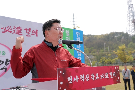 LG디스플레이 CEO 한상범 부회장이 한계돌파를 위한 목표필달 결의식에서 결의를 다짐하고 있는 모습. (사진=LG디스플레이)