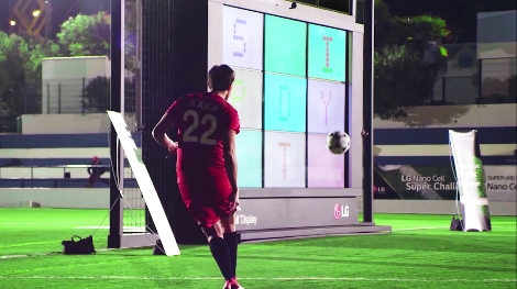 LG전자가 최근 축구스타 카카와 함께 'LG 나노셀 TV'의 넓은 시야각을 강조하는 동영상을 공개했다. (사진=LG전자)