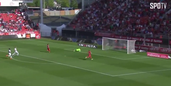 권창훈, 문전 쇄도하며 그대로 한방...펄펄 날으며 강렬한 인상 심었다