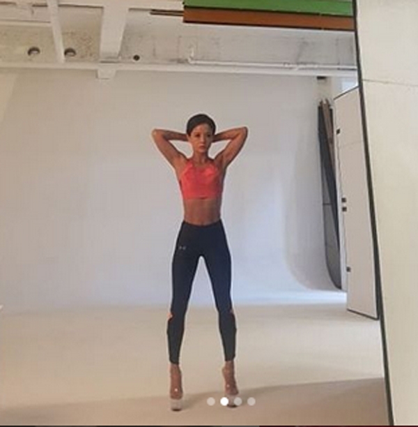 최은주, '굴곡진 라인이 살아있네....부러질듯 가느다란'