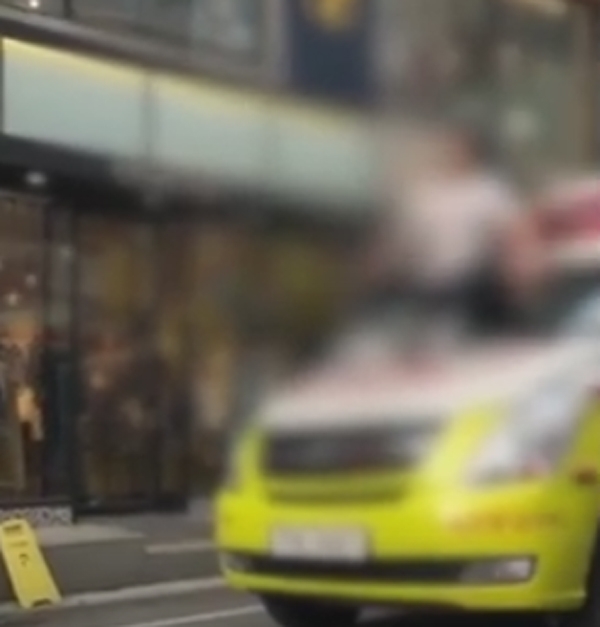 천안 '구급차 탈취', 갑자기 문여닫더니....쏜살같이 어디론가 사라져