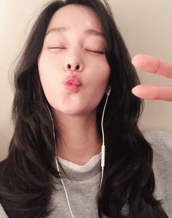 전종서, 긴머리 늘어뜨린 채....입술 쭈삣 '설렘뿜뿜'