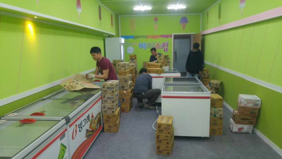 빙과제품 입고 작업.(사진=아이스킹)